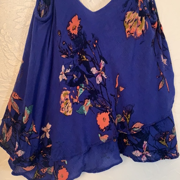 Asymmetrical Tank Top - Picture 2 of 3